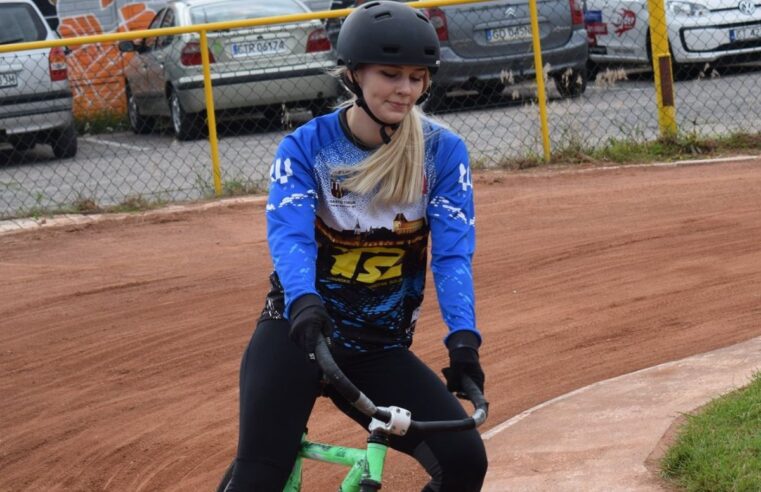 Stwierdzenia, że jest „młodszym fenomenem mniej utalentowanego brata” dodatkowo ją motywują (wywiad)