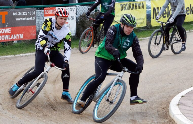 Śmieszy go gadanie, że jeżdżą dla pasji. Mówi otwarcie o nierównym traktowaniu w klubie (wywiad)