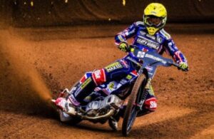 British Speedway M’Lord (12): Kolejna porcja transferów, właściciel klubu pomaga w szczepieniu Brytyjczyków