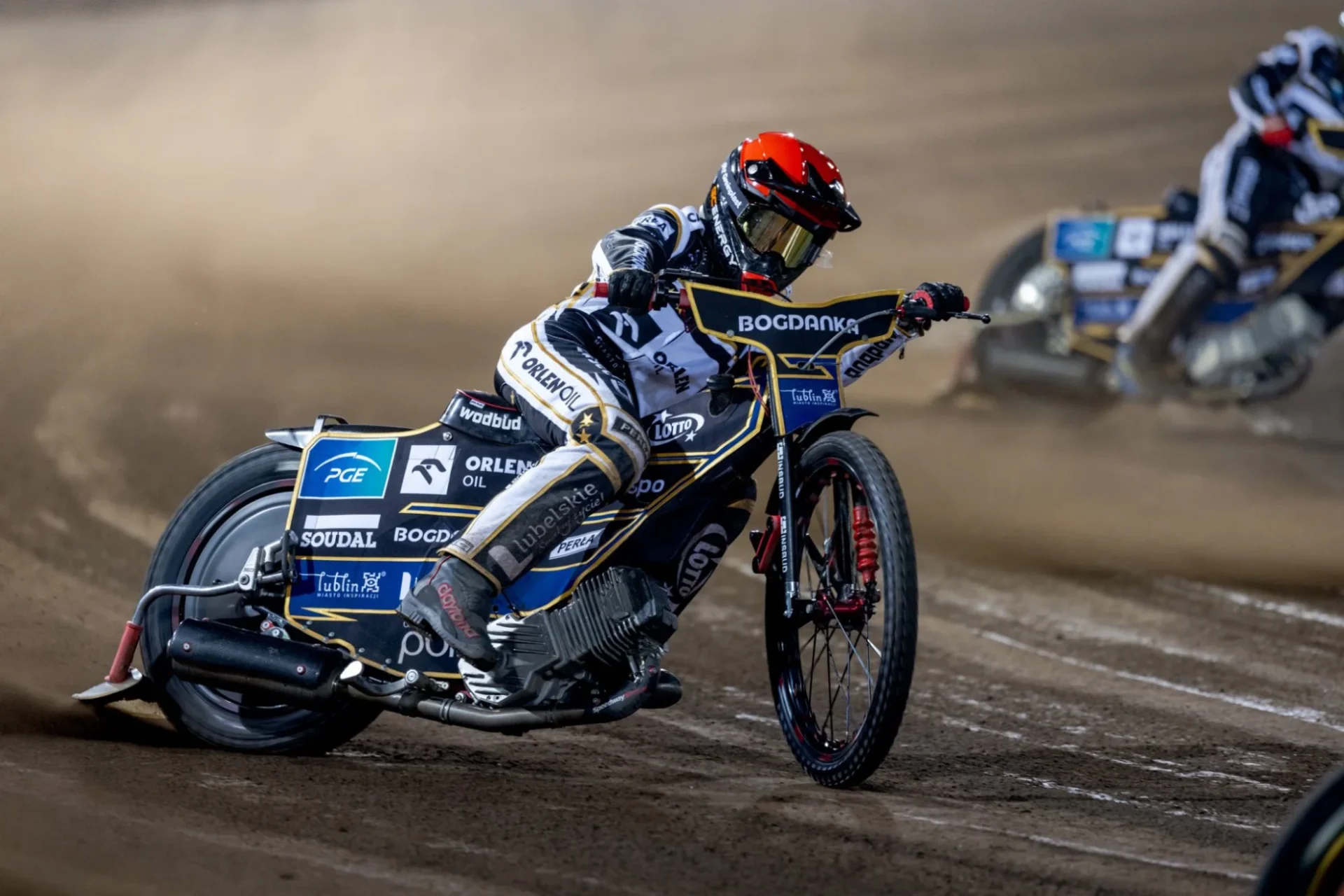 Bartosz Bańbor triumfuje w rundzie eliminacyjnej do finału Srebrnego Kasku w Rzzeszowie